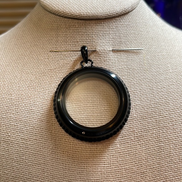 Origami Owl Large black twist locket with Swarovski crystals LK9158 - Picture 3 of 4